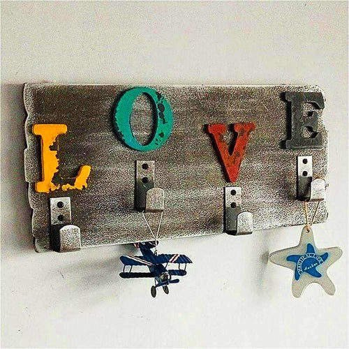 Porte manteau industriel "LOVE" effet vieilli image d'illustration Le Porte-Manteau Original